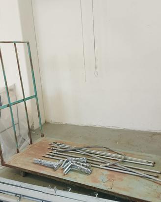 Carrello in ferro con ruote