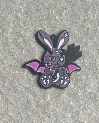 Charm Coniglio Diavolo Alato Acrilico Viola Nero