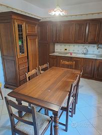 cucina in legno del tondo completa