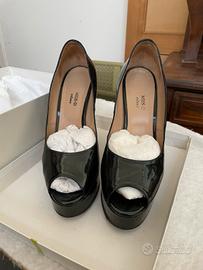 Decolte vernice nero