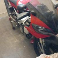 YAMAHA R1 del 2001 a carburatori