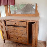Antico mobile da restaurare