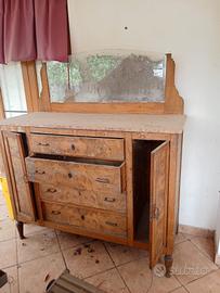 Antico mobile da restaurare