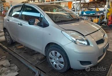 RICAMBI Toyota Yaris 5P 1.0 B Anno 2010 - EF436