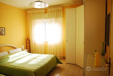 letto e cassettiera in corredo