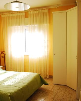 letto e cassettiera in corredo