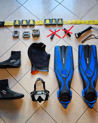 Vestiario da sub + accessori