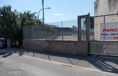 Parcheggio auto, roulotte, camion