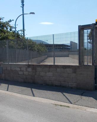 Parcheggio auto, roulotte, camion