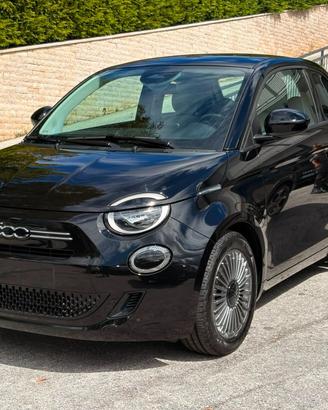 FIAT 500 Berlina Hybrid Icon