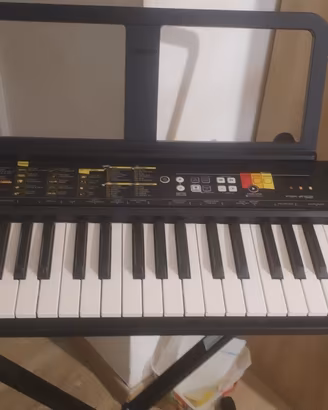 Tastiera YAMAHA usata pochissimo 