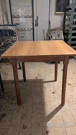 Stock tavoli quadrati in legno