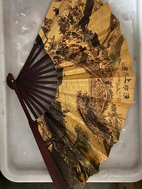 Ventaglio di seta con stampa decorativa