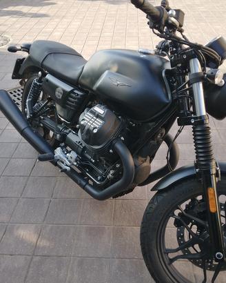 Moto Guzzi V7 III Stone ABS, luglio 2020