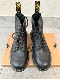 Anfibi Dr. Martens 1460 Greasy neri | Nuovi