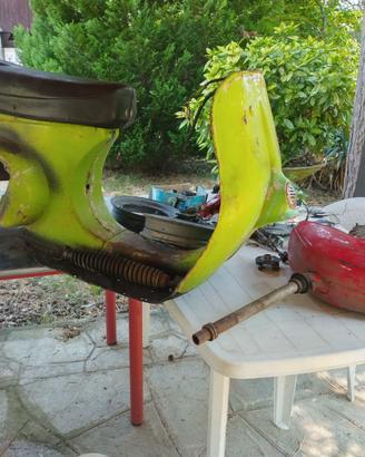 VESPA CON LIBRETTO ORIGINALE SMONTATA COME IN FOTO