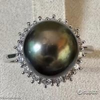 ANELLO ORO 18kt. CON DIAMANTI E PERLA TAHITI