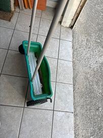 Carrello distributore di concime o semi