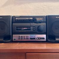 Radioregistratore vintage anni '90 con lettore cas