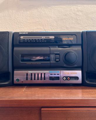 Radioregistratore vintage anni '90 con lettore cas