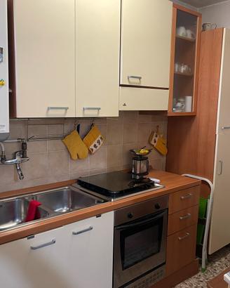 Vrndita cucina / parete/divano/ tavolo e sedie