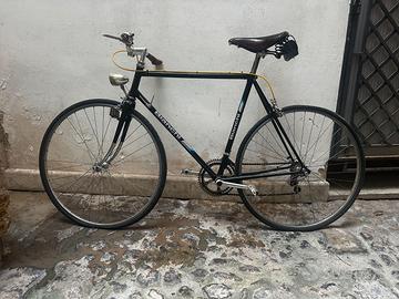 Bianchi d’epoca originale con sella Brooks e borsa