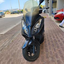 KYMCO DOWNTOWN 300i – 04/2011 – Meno di 20.000 km