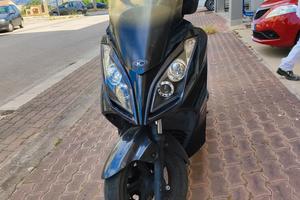 KYMCO DOWNTOWN 300i – 04/2011 – Meno di 20.000 km