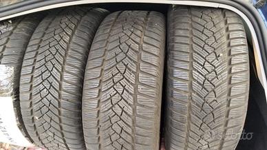 Gomme e cerchi erano di una mercedes