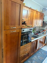 Cucina legno frigo/forno/fornelli gas