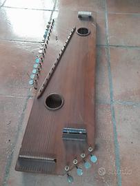 tampura antica in perfette condizioni