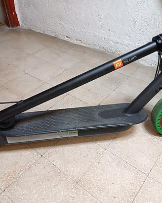 monopattino Xiaomi+ gomme +casco