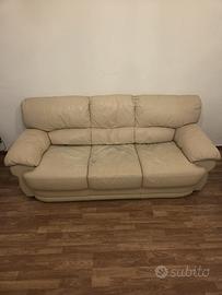 Divano in pelle color crema