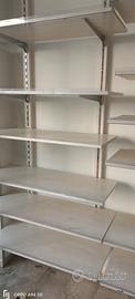 Scaffali per negozio 