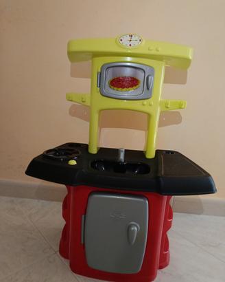 Cucina giocattolo 