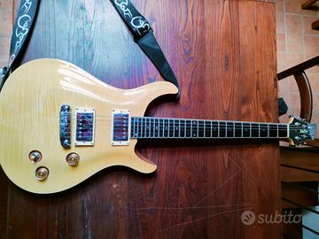 Chitarra elettrica Indie pari al nuovo