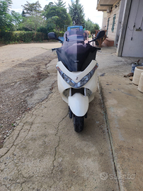 Moto Suzuki Burgman 200