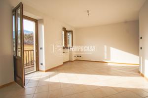 LUMINOSO TRILOCALE IN CENTRO STORICO CON POSTO AUT