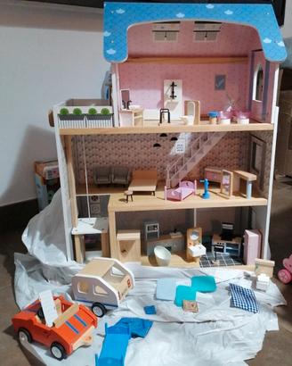 casa delle bambole in legno con accessori