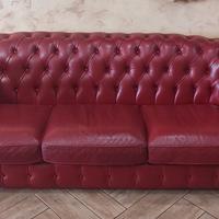 Divano in pelle rossa tipo Chester