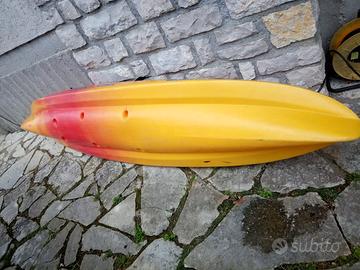 Kayak pesca turismo sit on the top