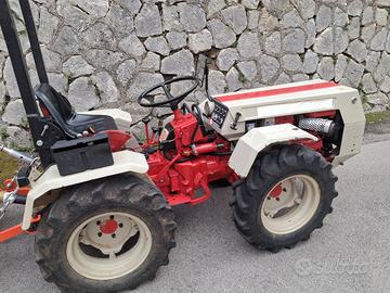 Trattore agricolo