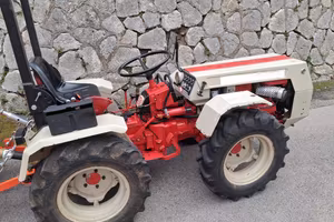 Trattore agricolo