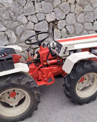 Trattore agricolo
