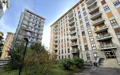 AMPIO TRE LOCALI CON TERRAZZO