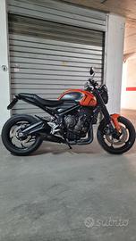 Triumph Trident 660 orange baje