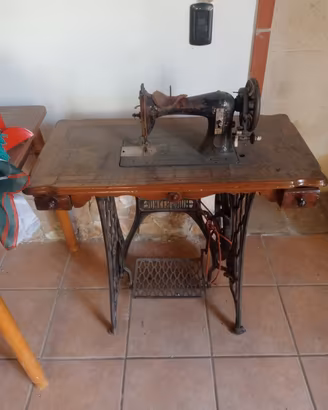 macchina da cucire anni 50 