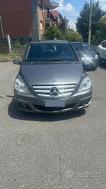 Mercedes Benz B200