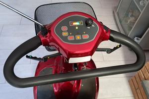 scooter elettrico per anziani/disabili
