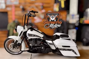 HARLEY-DAVIDSON FLHRC Road King Classic - finanz